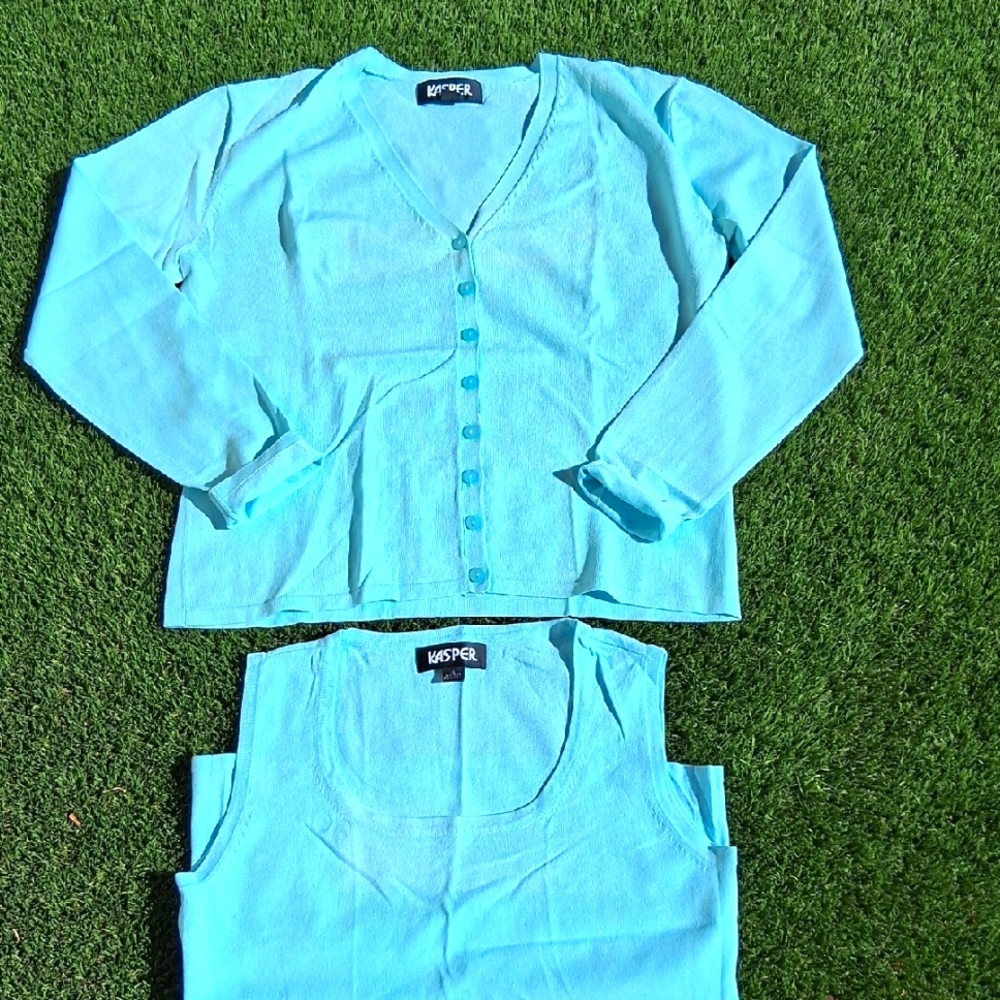 Kasper cardigan and tank top set.Size S, runs bigger. Like new.